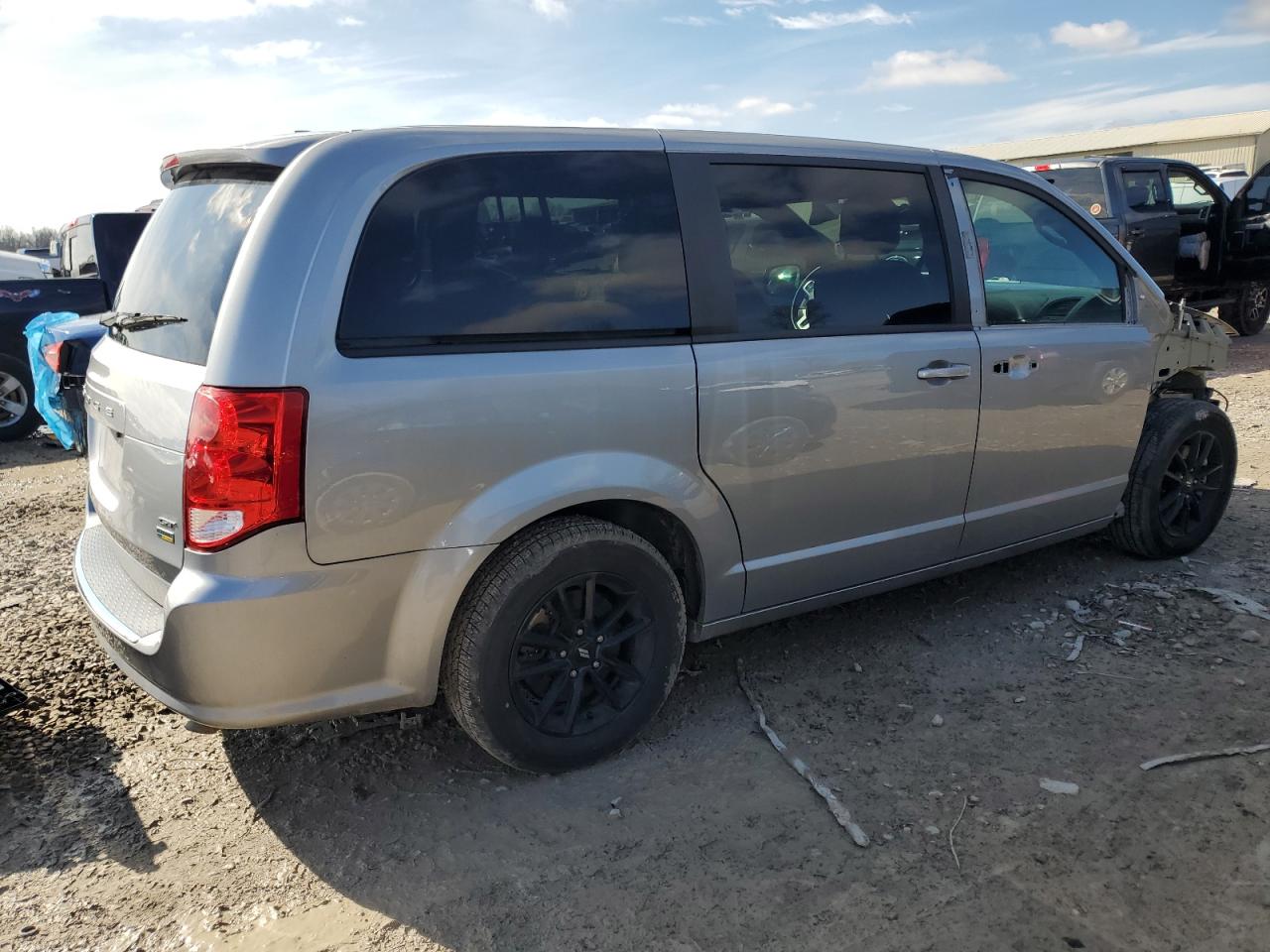 2019 Dodge Caravan - Image 3