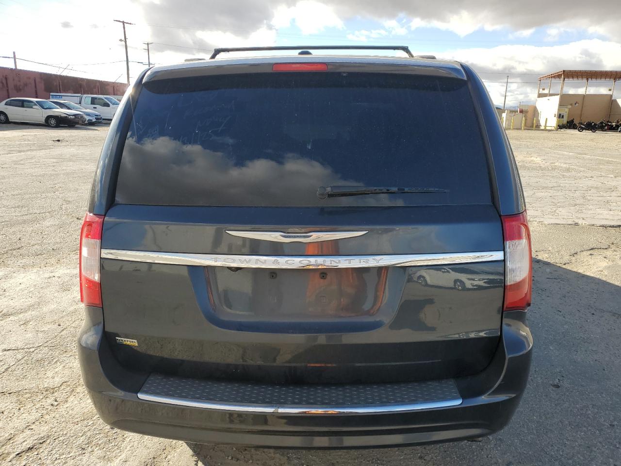 2014 Chrysler Town & Country - Image 6