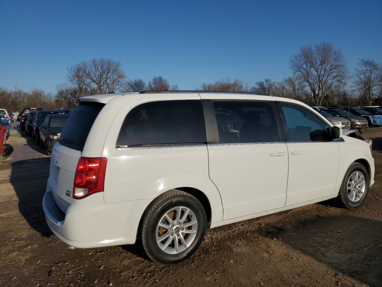 2019 Dodge Caravan - Image 3