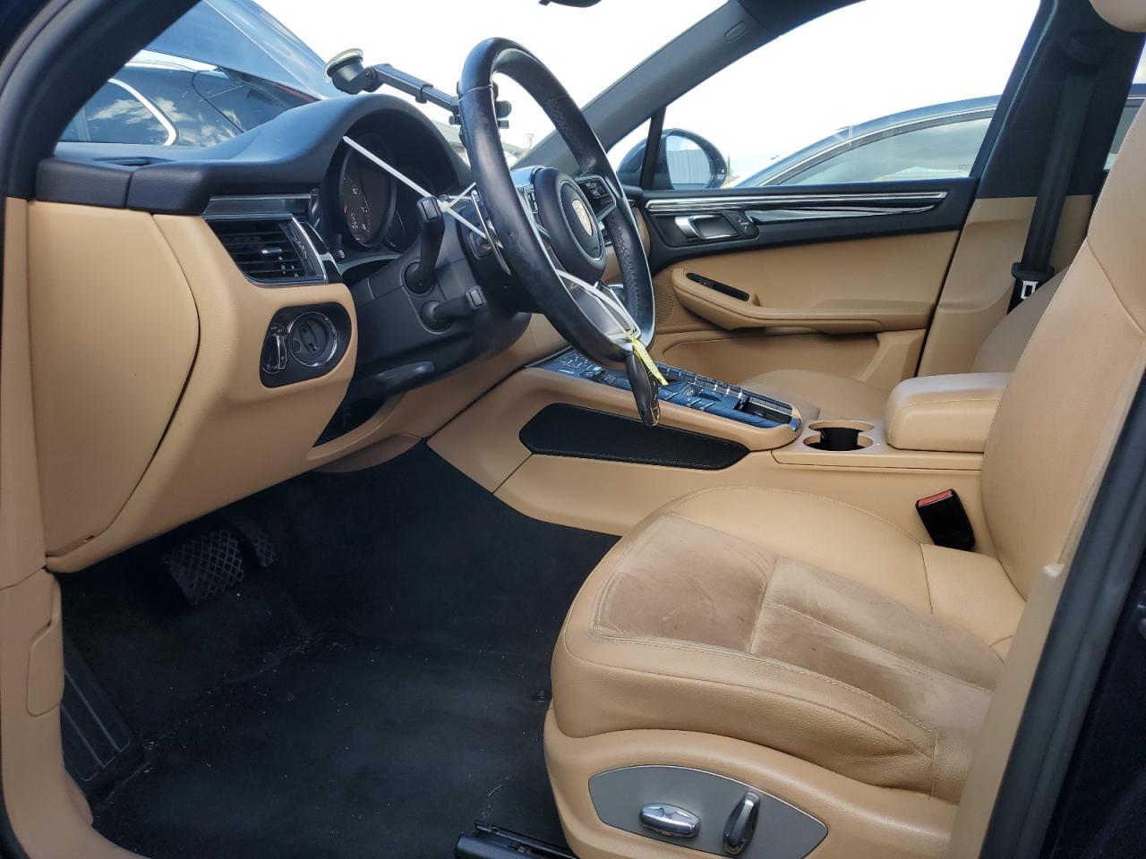 2017 Porsche Macan - Image 7