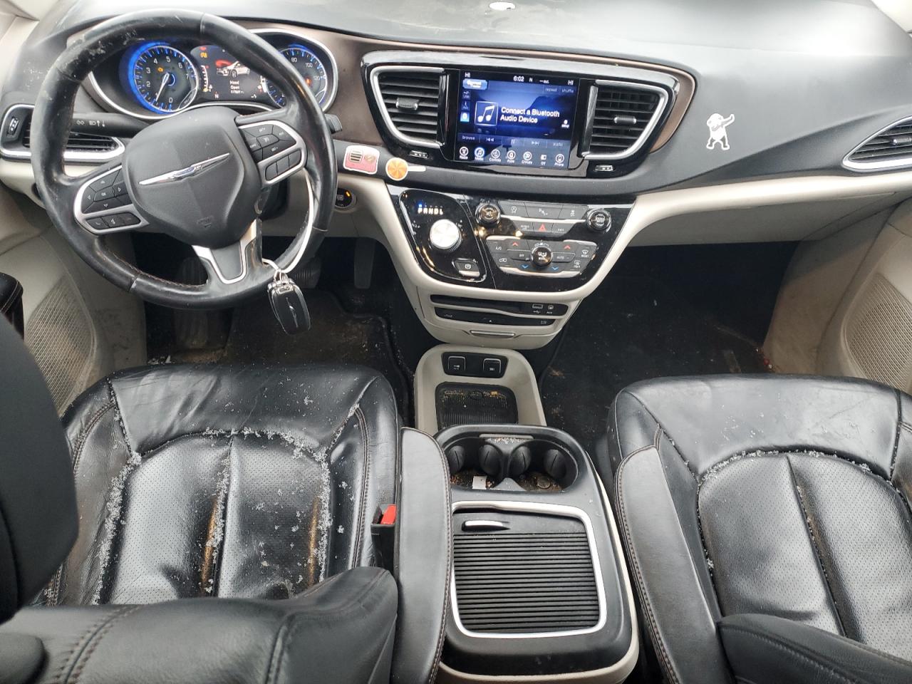 2017 Chrysler Pacifica - Image 8