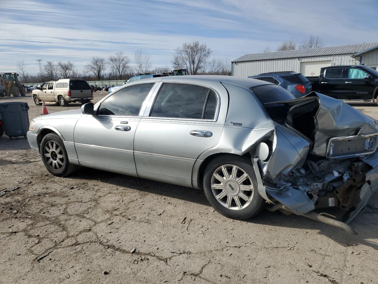 2006 Lincoln Town Car - Image 2