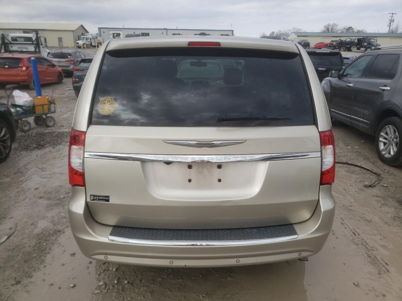 2012 Chrysler Town & Country - Image 6