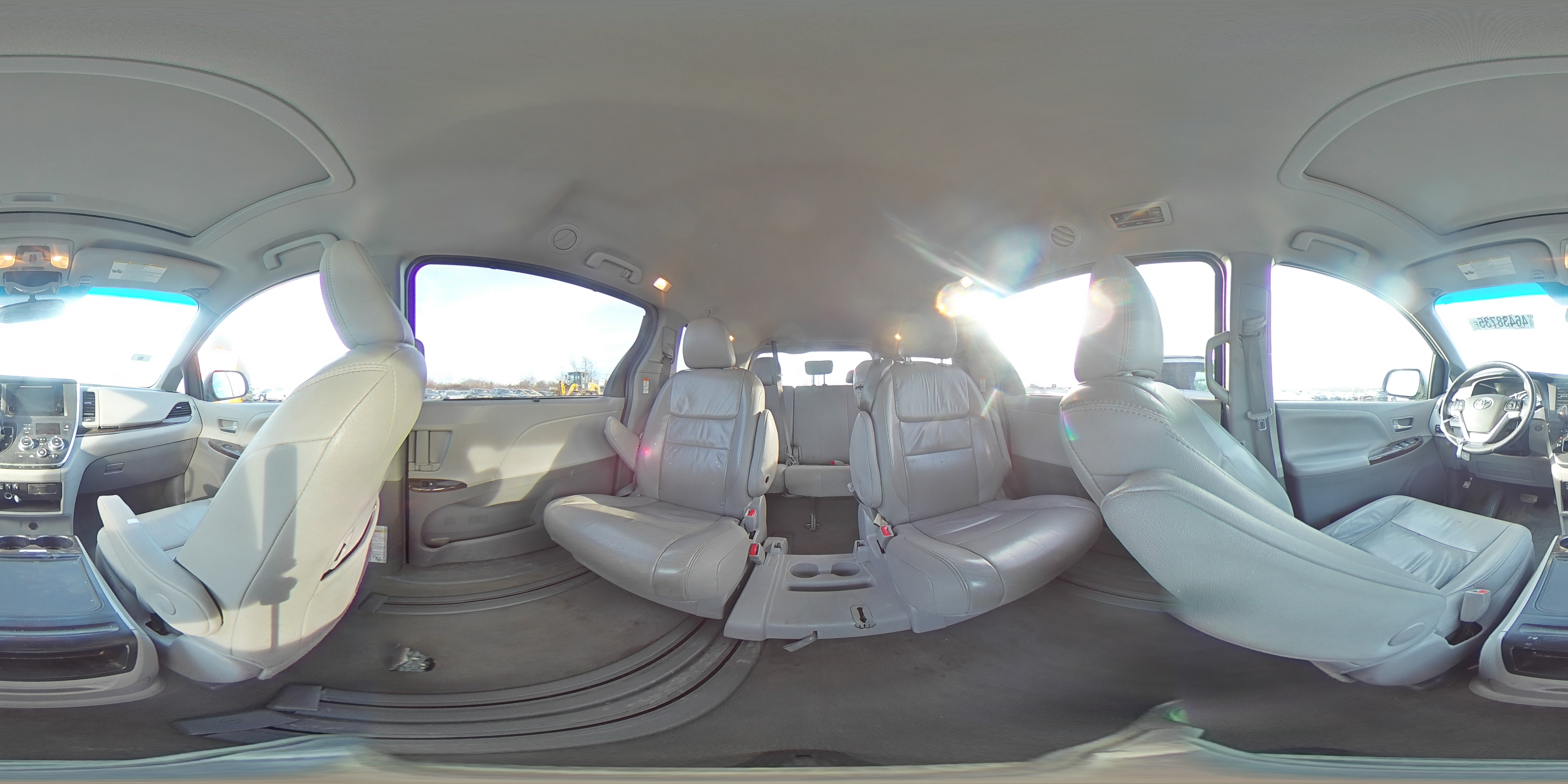 2017 Toyota Sienna - Image 15
