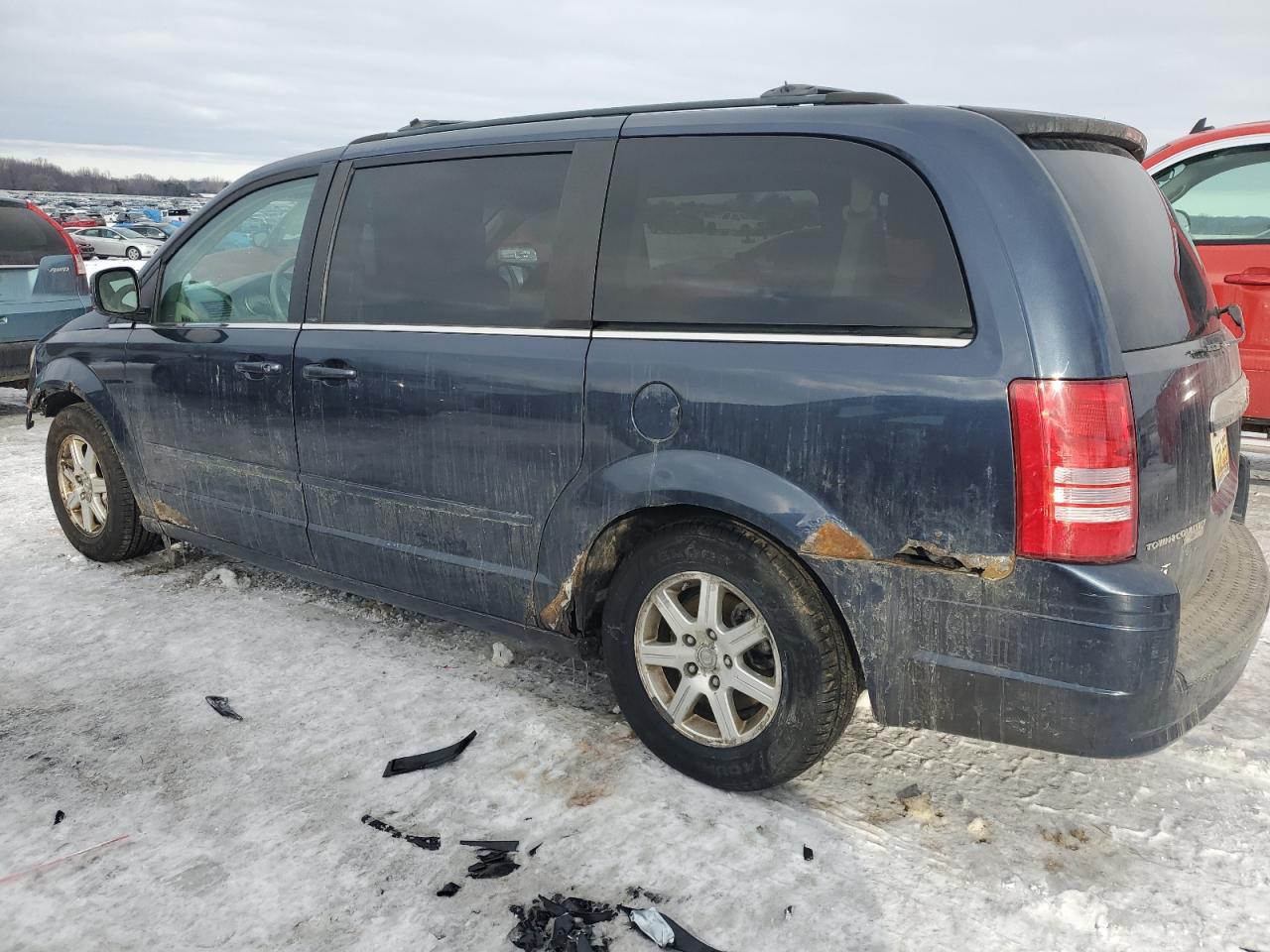 2008 Chrysler Town & Country - Image 2