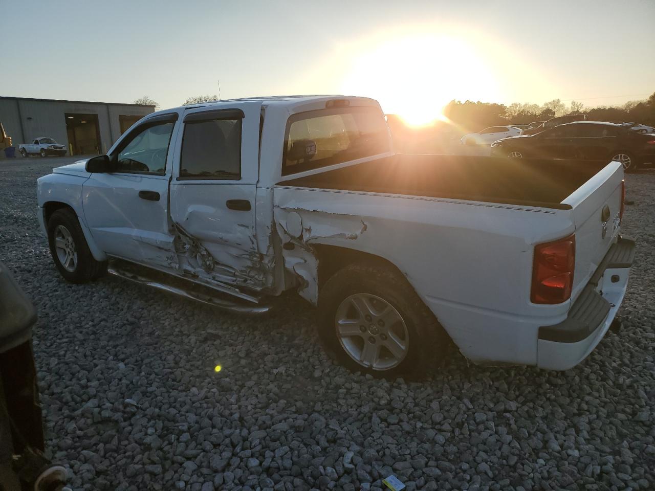 2011 Dodge Dakota - Image 2
