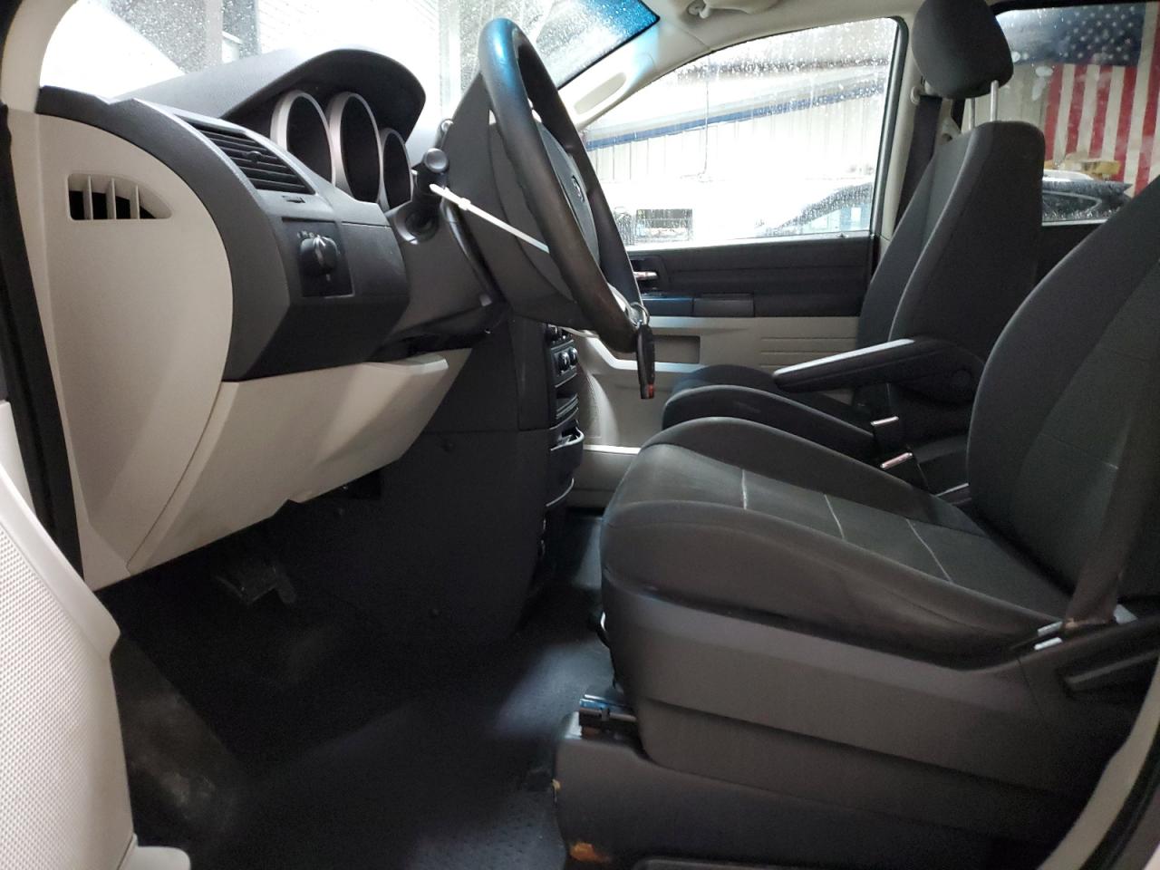 2008 Dodge Caravan - Image 7