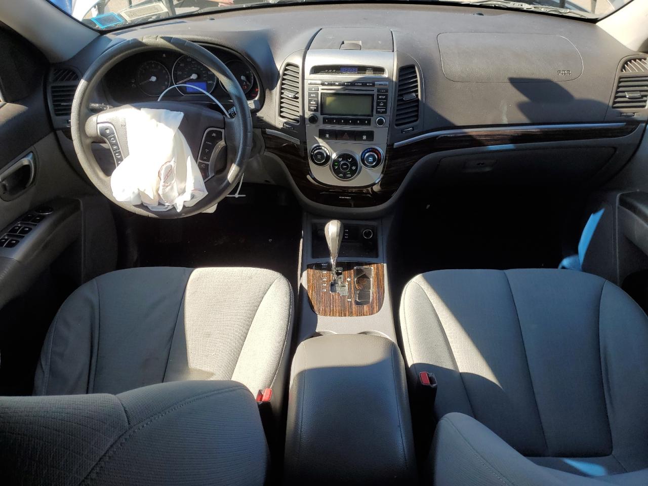2010 Hyundai Santa Fe - Image 8