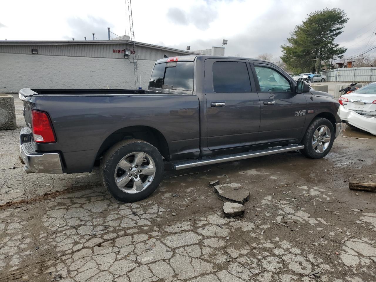 2016 RAM 1500 - Image 3