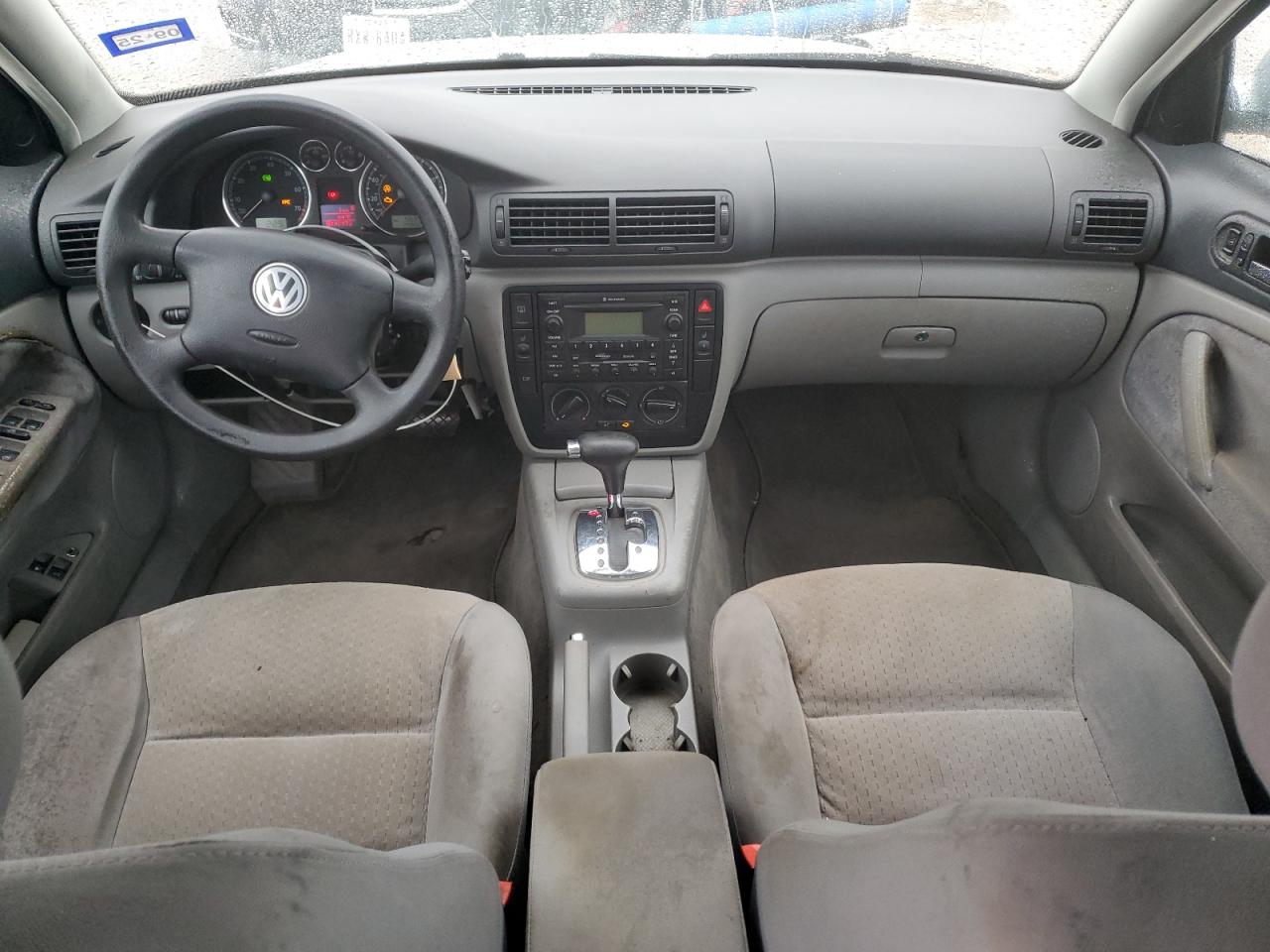 2004 Volkswagen Passat - Image 8