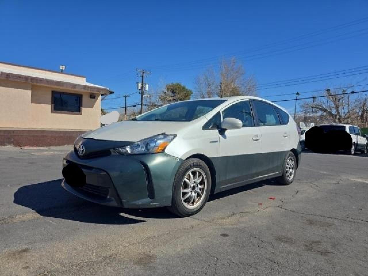 2015 Toyota Prius - Image 2