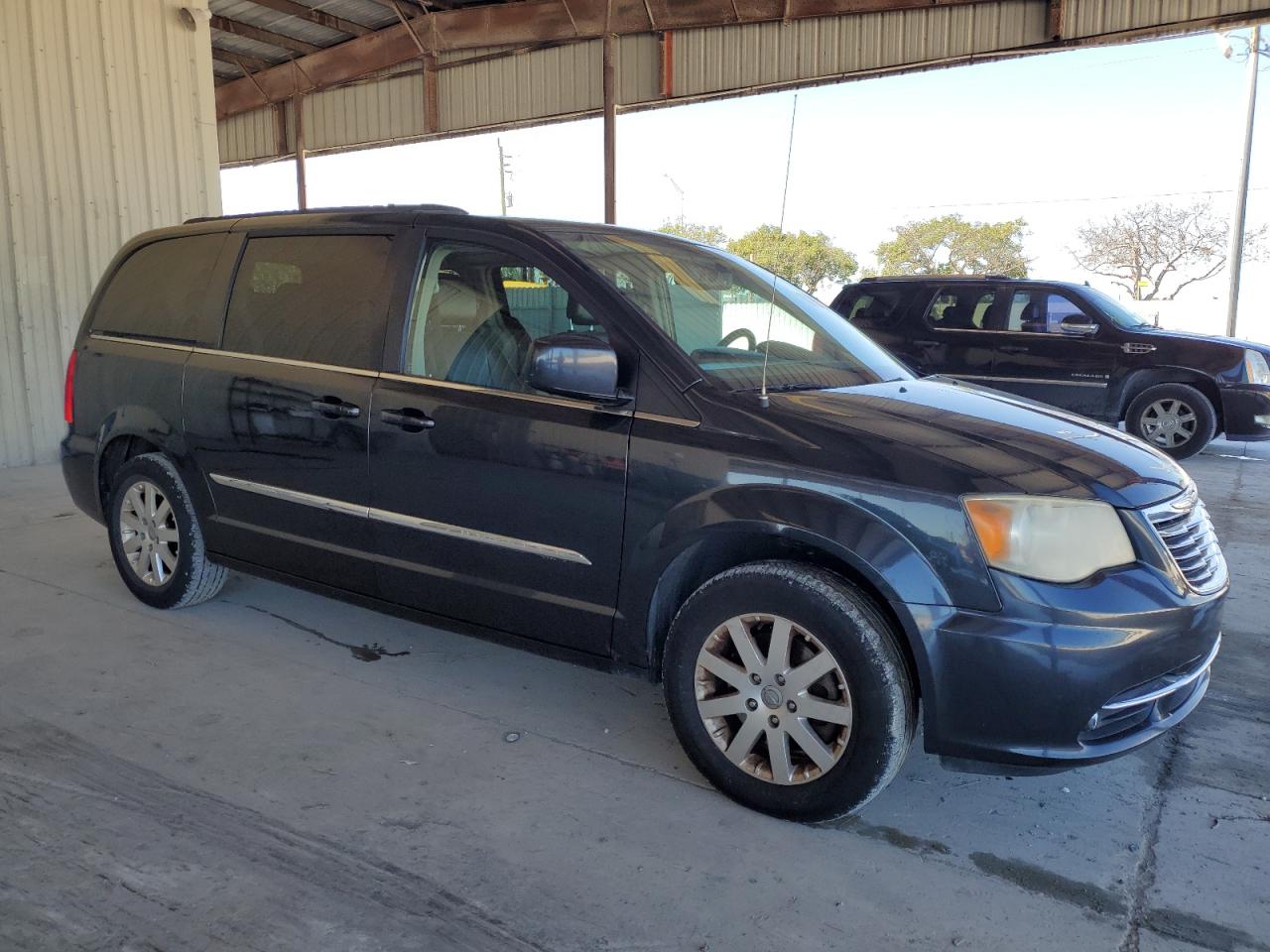 2014 Chrysler Town & Country - Image 4