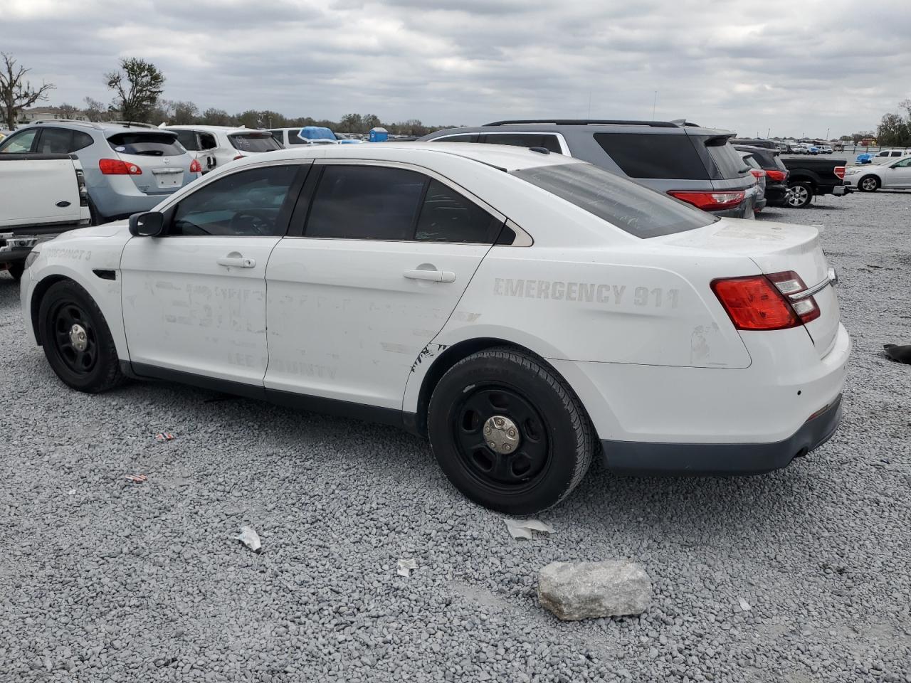 2015 Ford Taurus - Image 2
