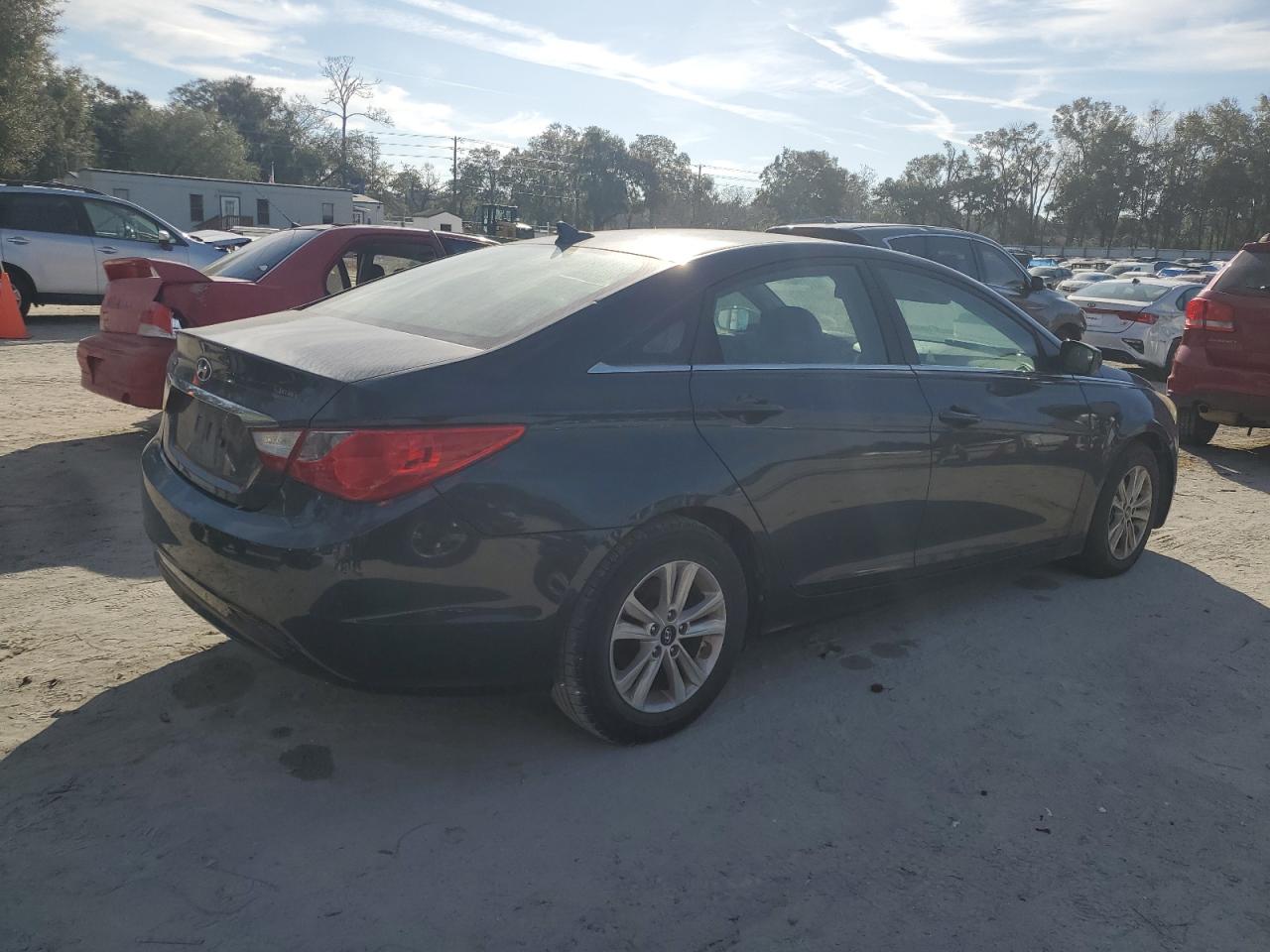 2011 Hyundai Sonata - Image 3