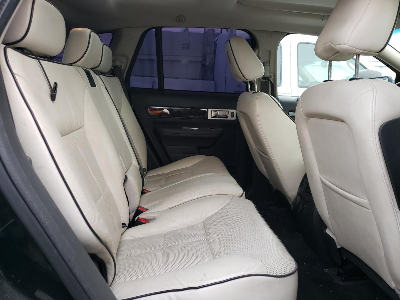2010 Lincoln MKX - Image 11