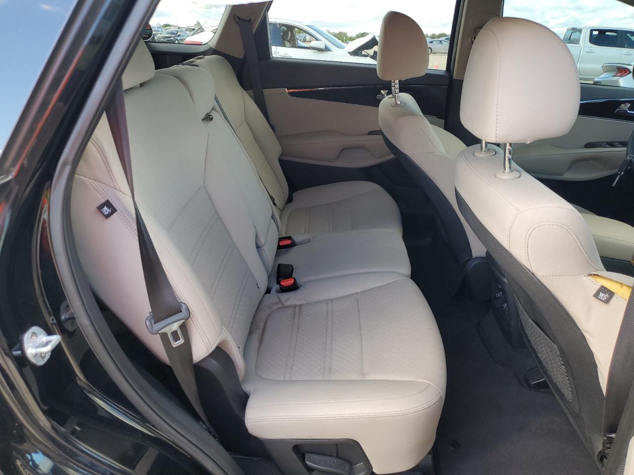 2019 Kia Sorento - Image 11
