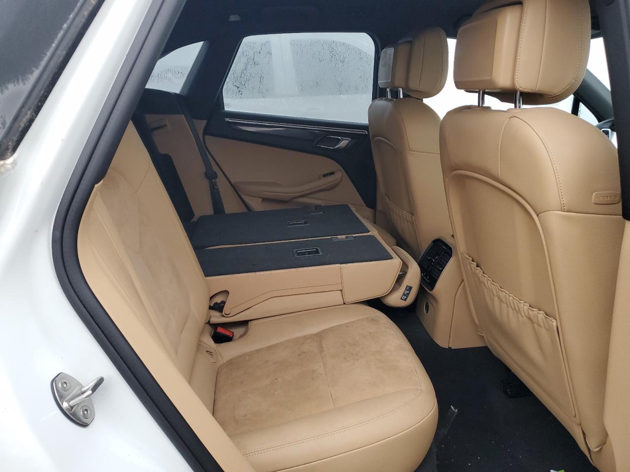 2018 Porsche Macan - Image 10