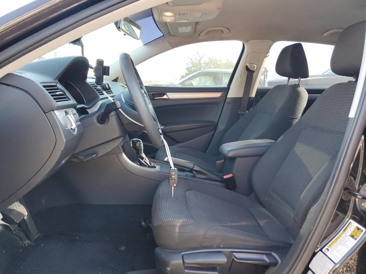 2017 Volkswagen Passat - Image 7