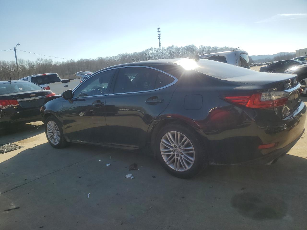 2016 Lexus ES - Image 2