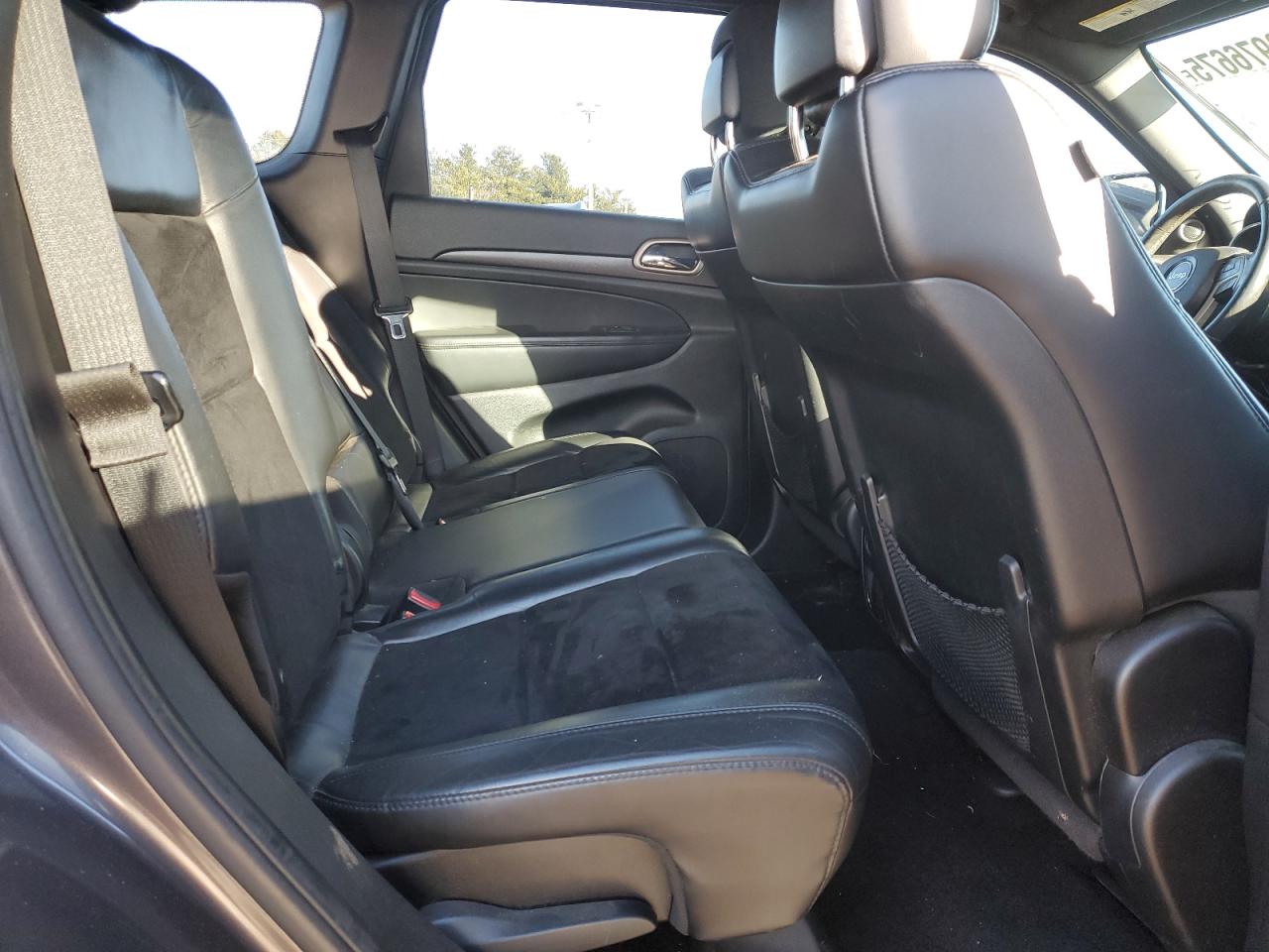 2015 Jeep Grand Cherokee - Image 11