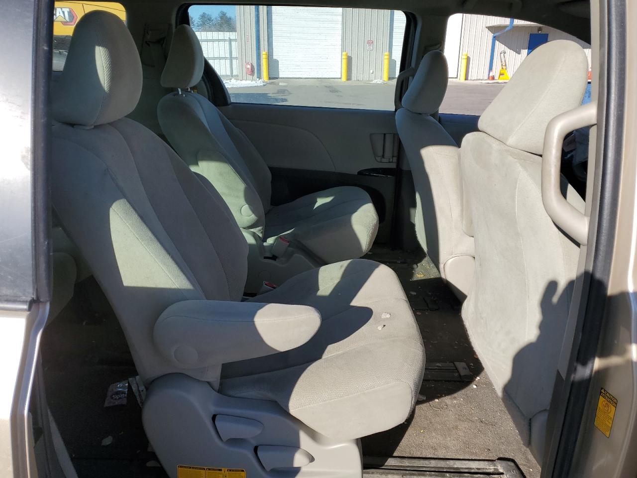 2014 Toyota Sienna - Image 11