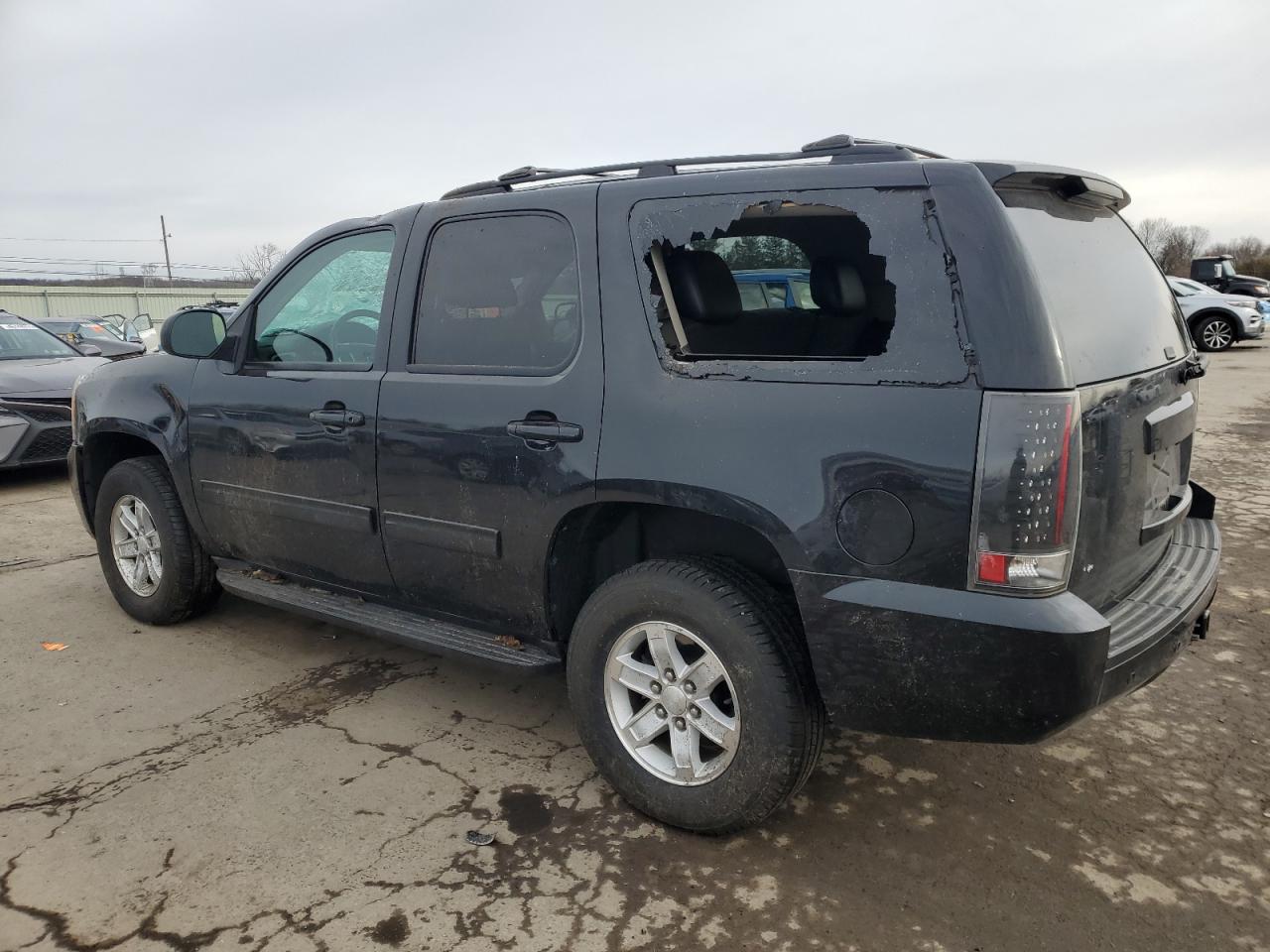 2012 GMC Yukon - Image 2