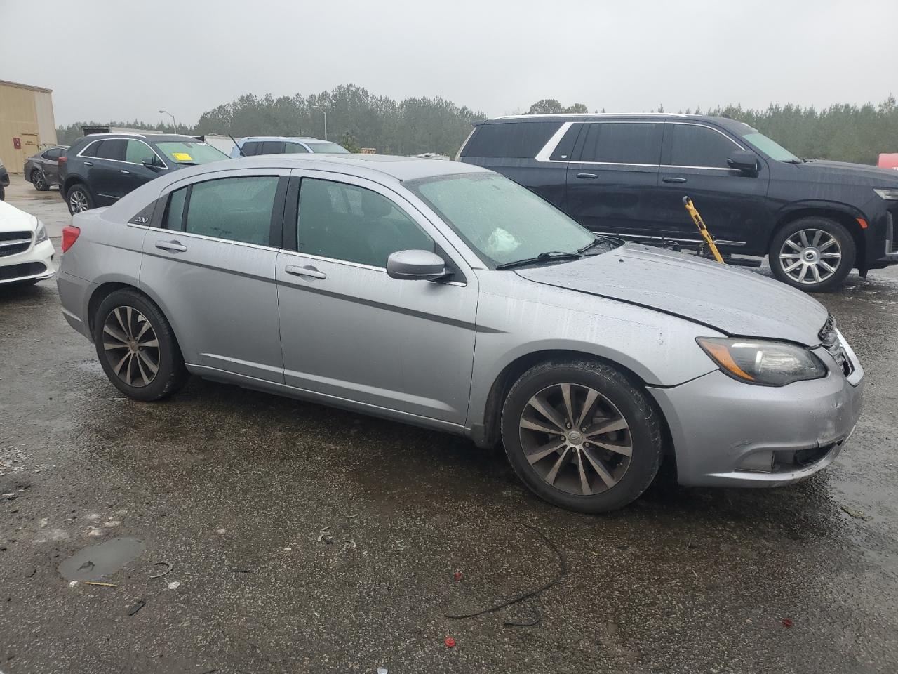 2013 Chrysler 200 - Image 4