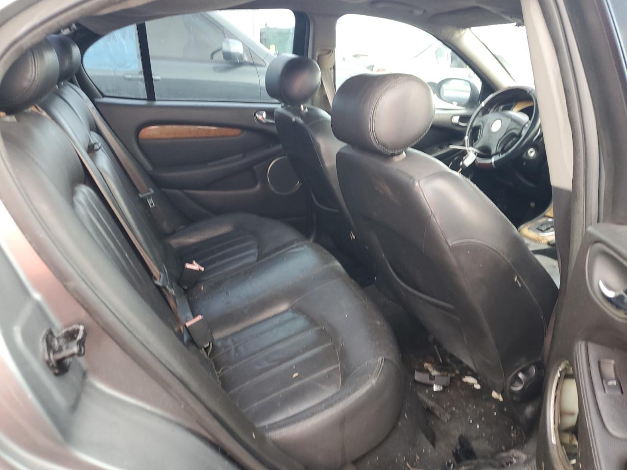 2002 Jaguar X-Type - Image 10