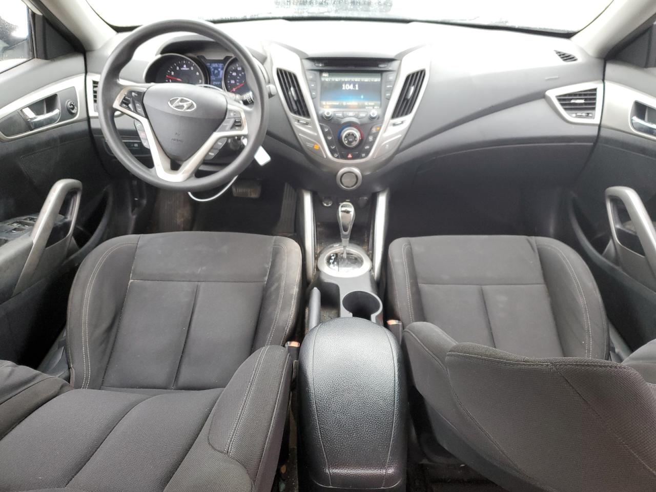 2016 Hyundai Veloster - Image 8