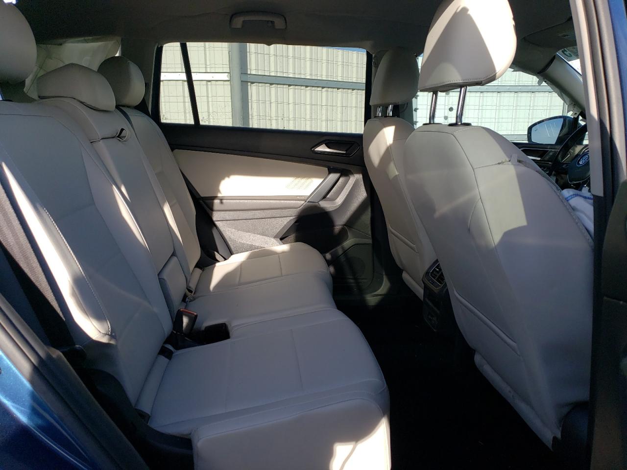 2018 Volkswagen Tiguan - Image 11