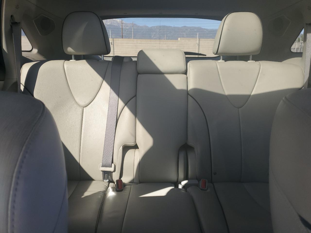 2011 Toyota Venza - Image 10