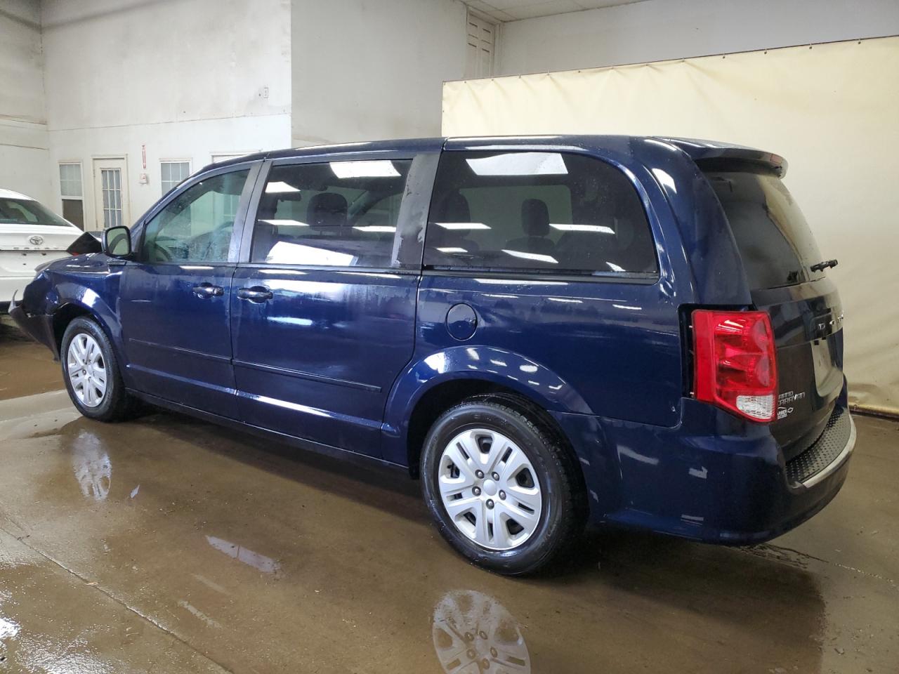 2016 Dodge Caravan - Image 2