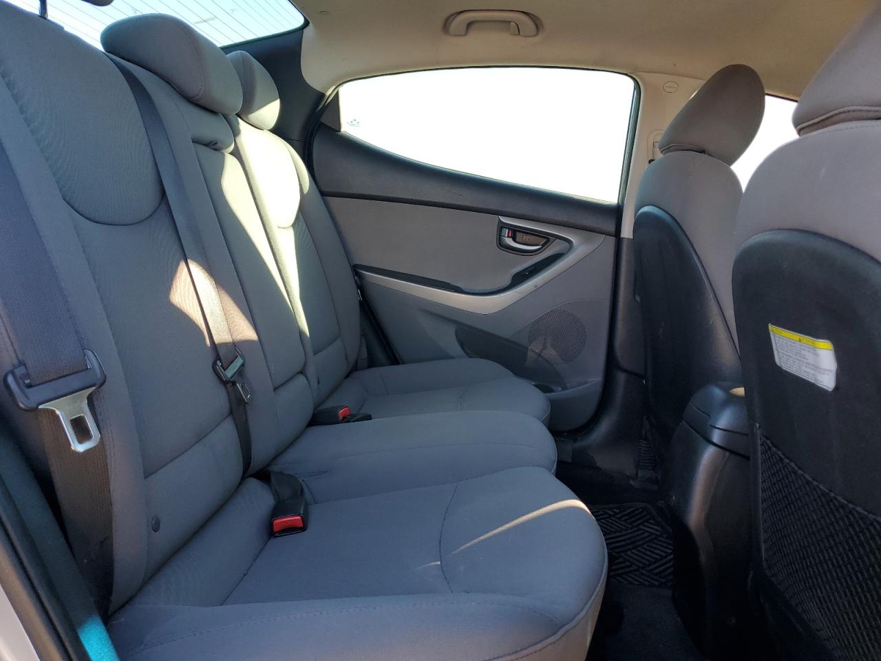 2016 Hyundai Elantra - Image 10
