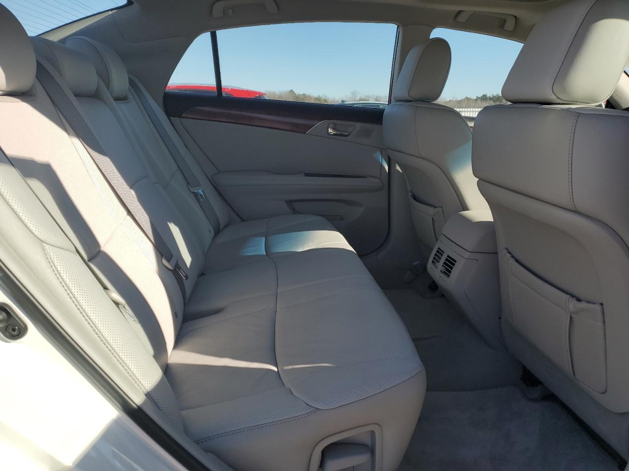 2012 Toyota Avalon - Image 10