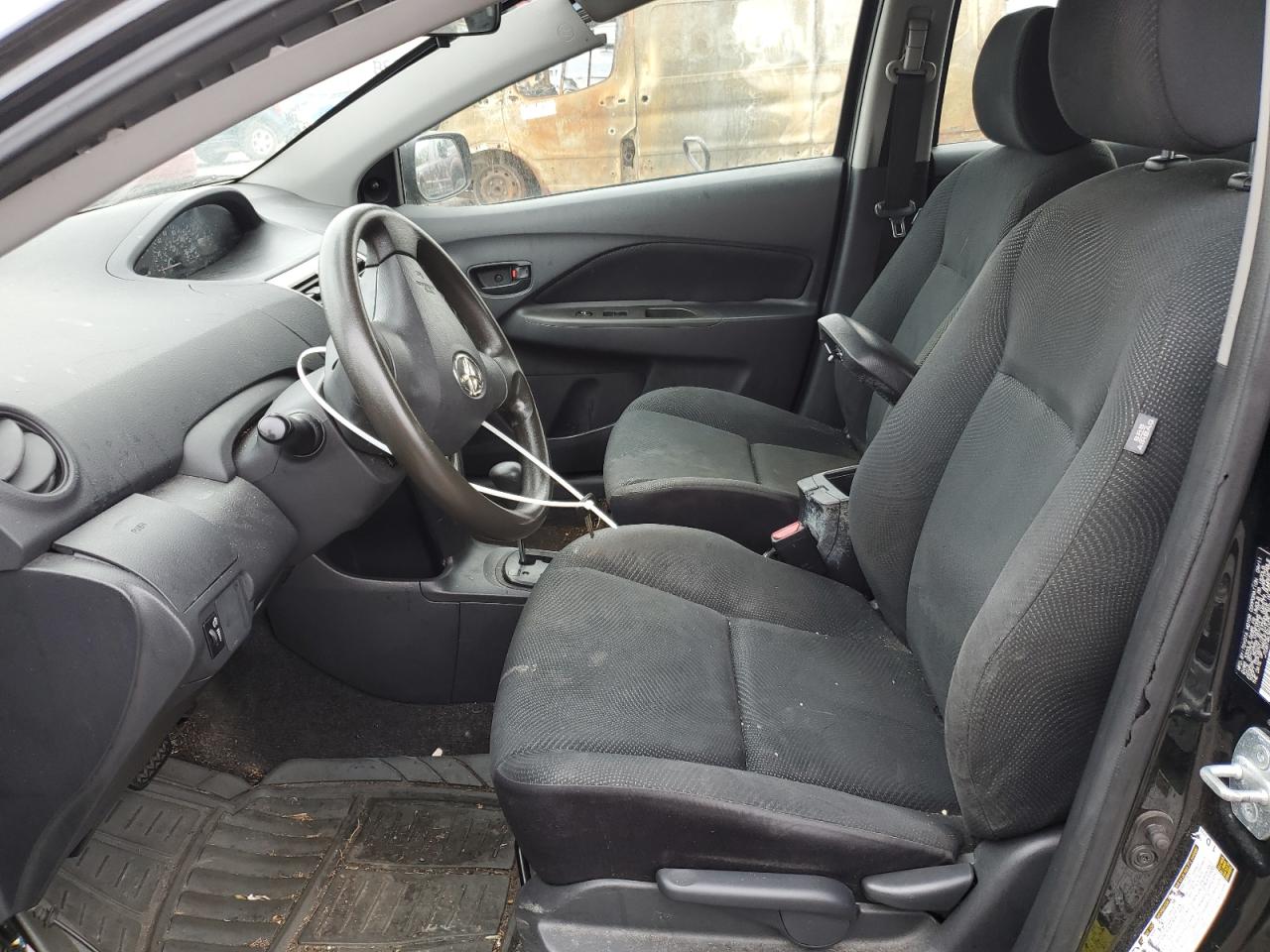 2012 Toyota Yaris - Image 7