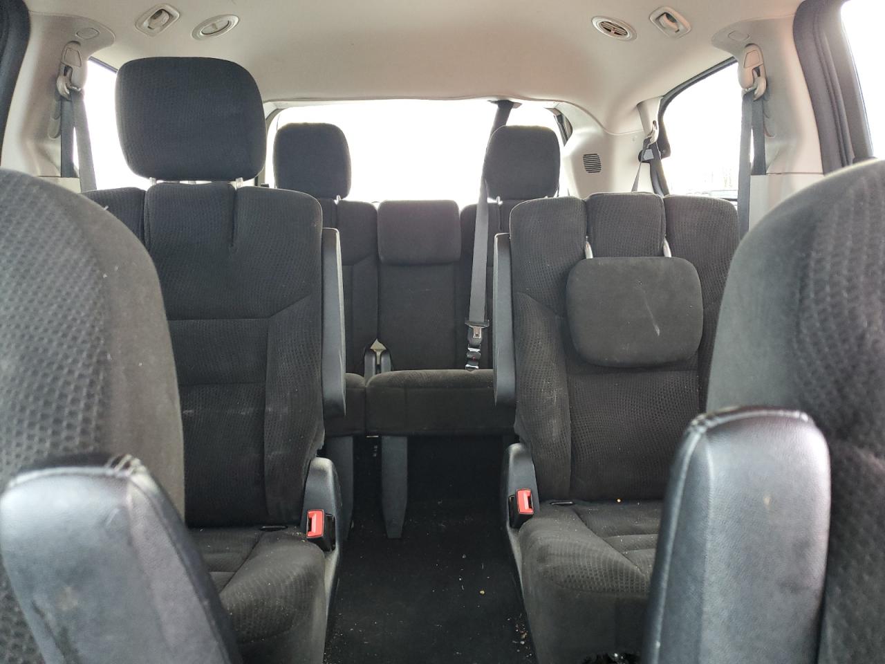 2016 Dodge Caravan - Image 10