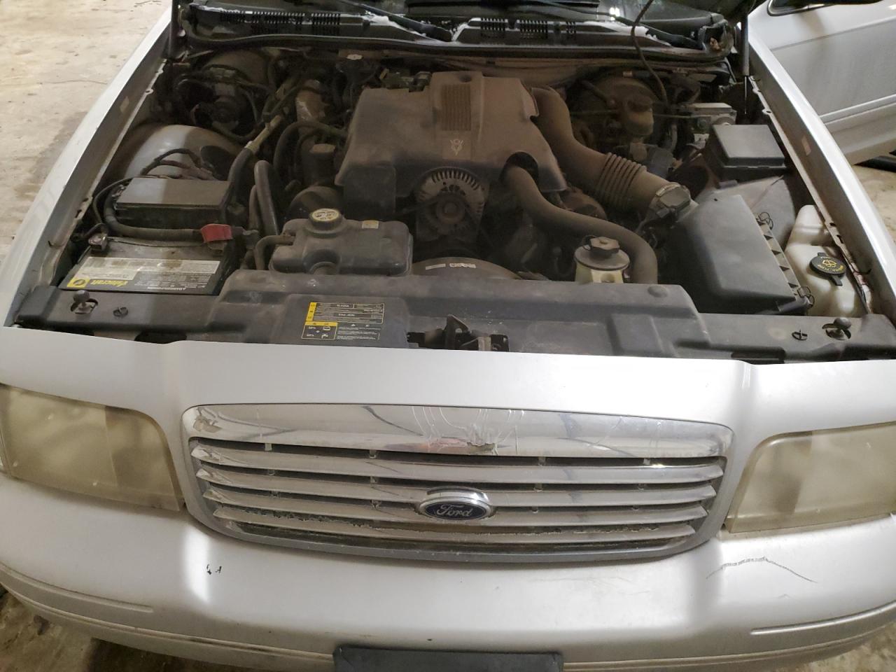 2003 Ford Crown Victoria - Image 11