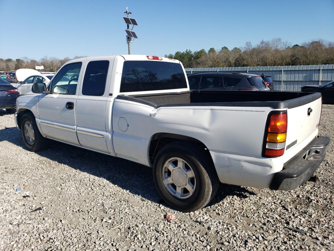 2006 GMC Sierra - Image 2