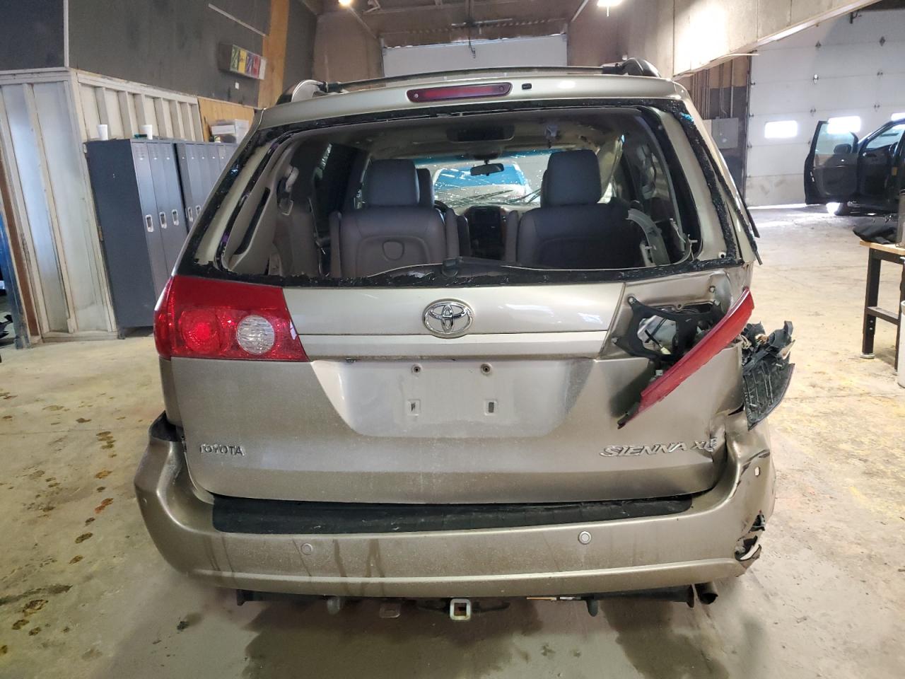 2009 Toyota Sienna - Image 6