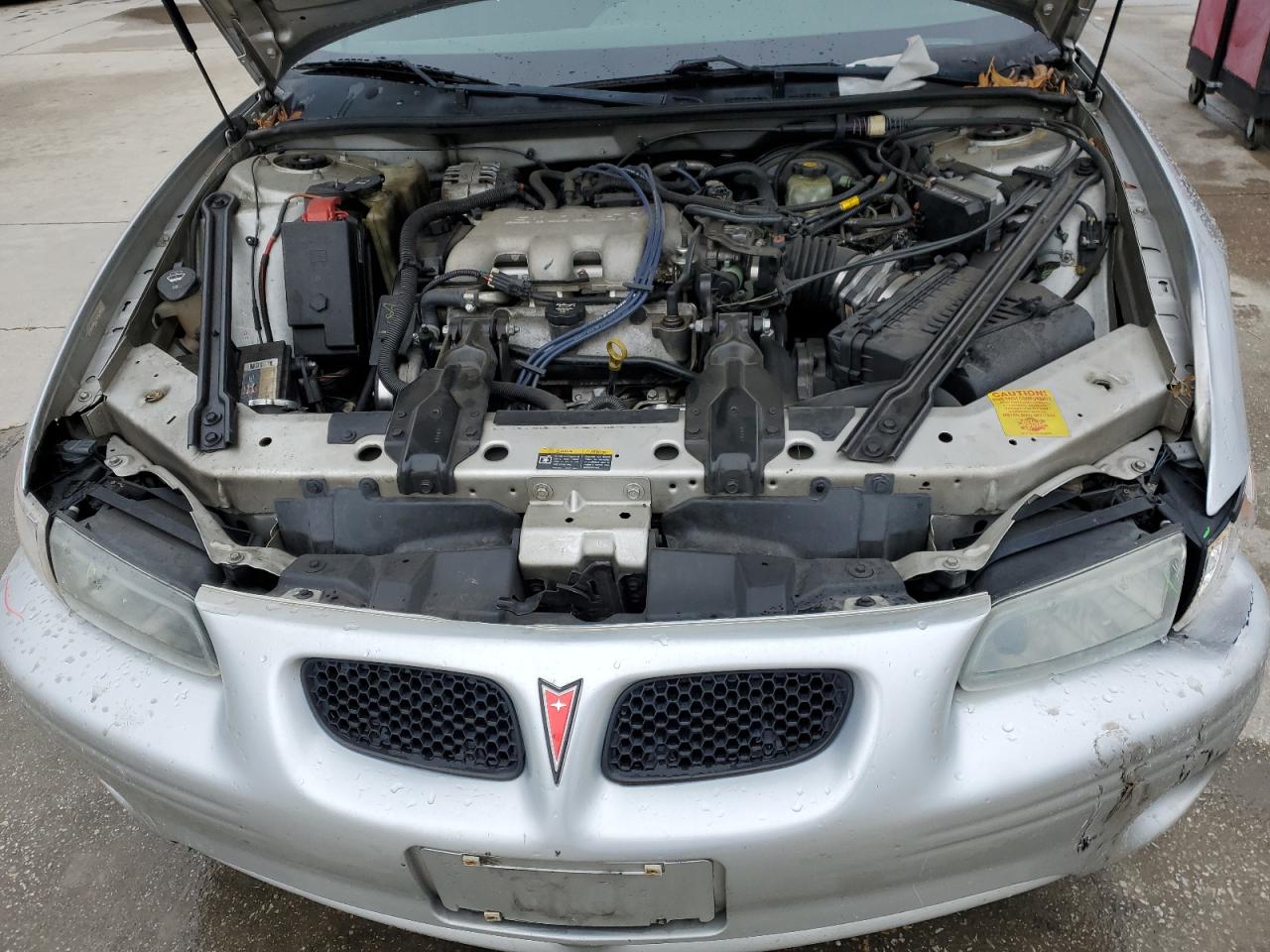 2002 Pontiac Grand Prix - Image 11