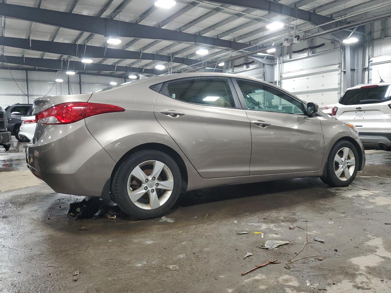 2013 Hyundai Elantra - Image 3