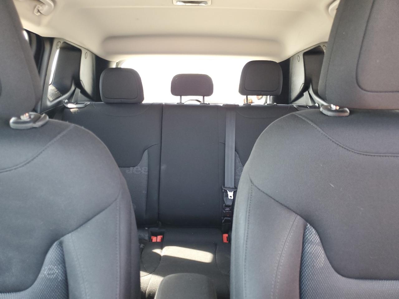 2017 Jeep Renegade - Image 10