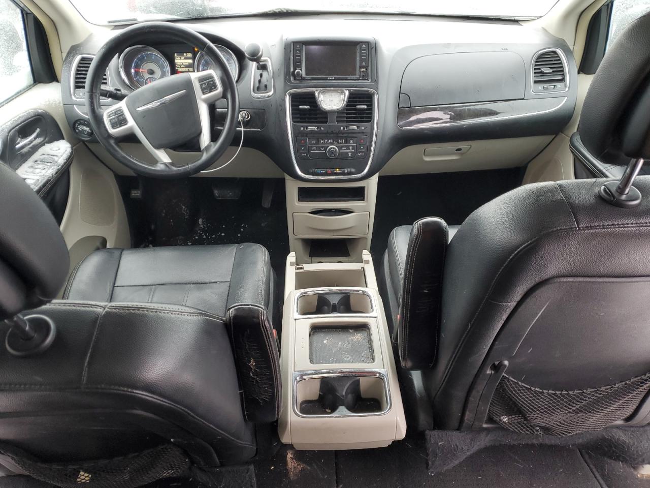 2016 Chrysler Town & Country - Image 8