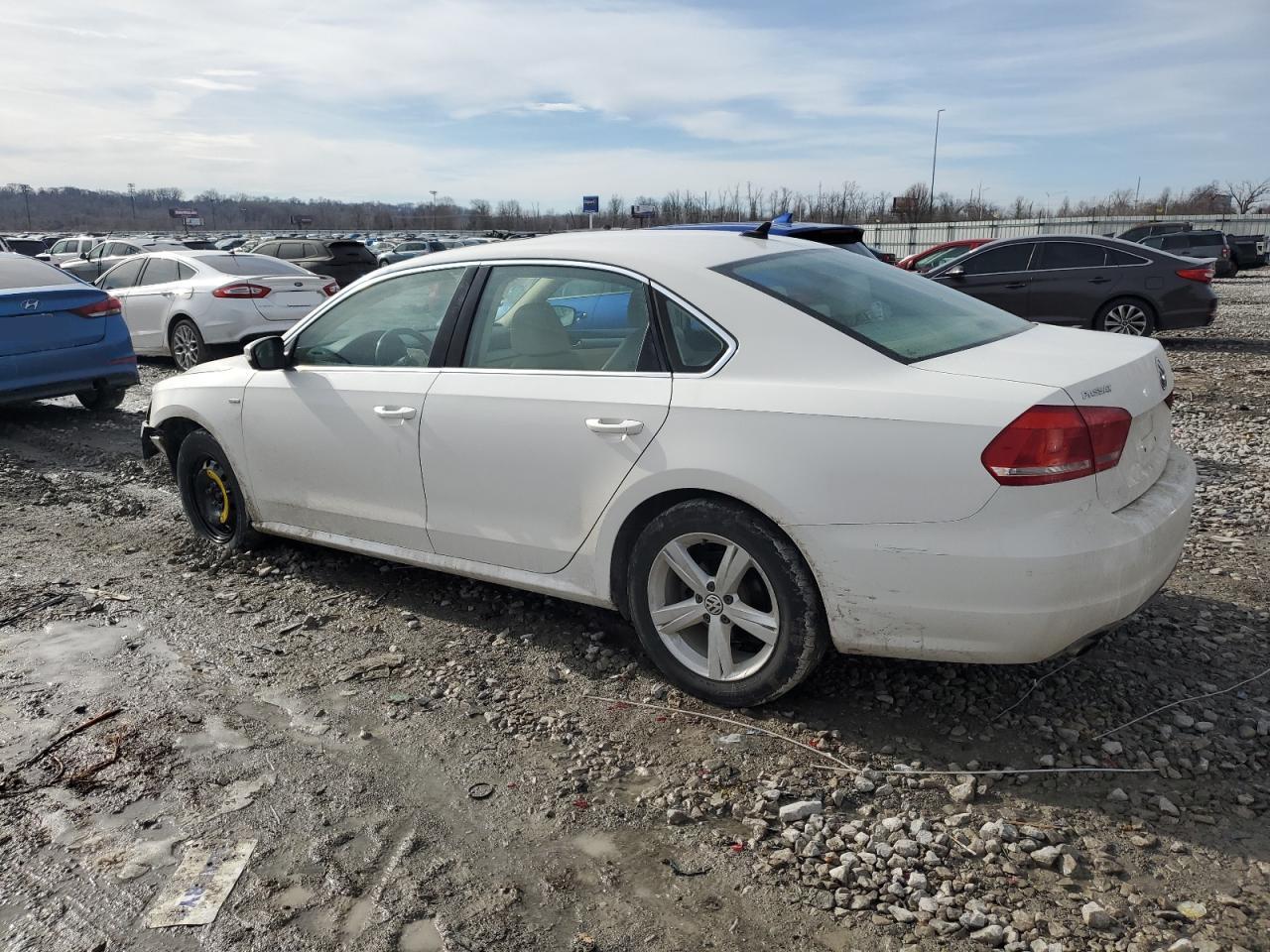 2015 Volkswagen Passat - Image 2