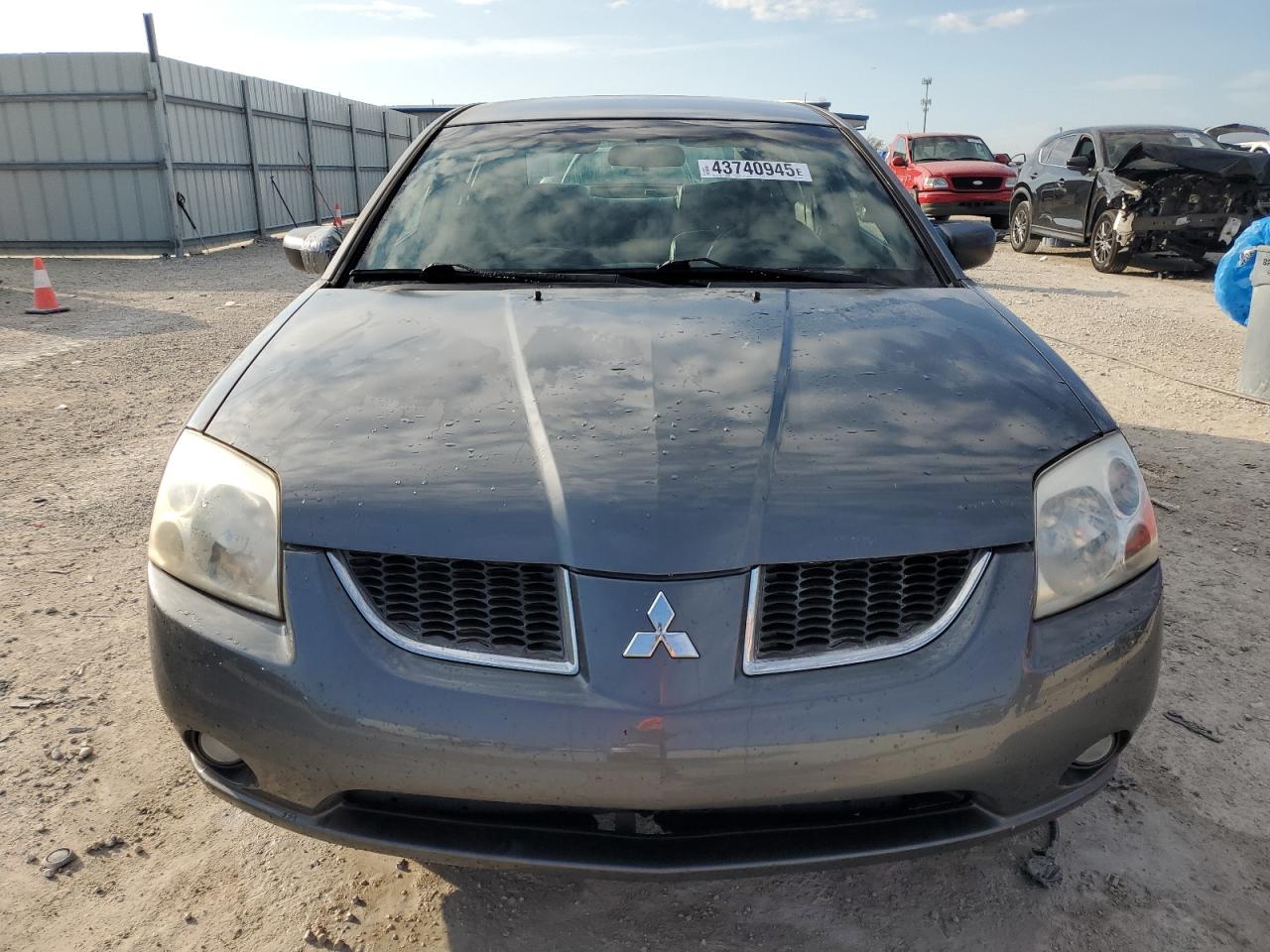 2005 Mitsubishi Galant - Image 5