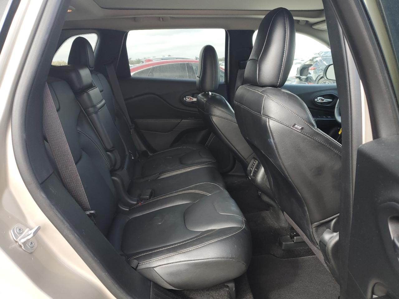 2015 Jeep Grand Cherokee - Image 11