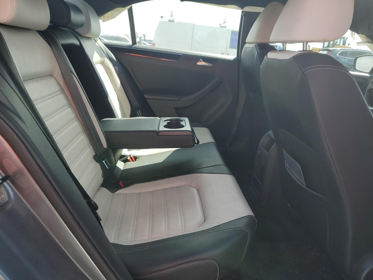 2015 Volkswagen Jetta - Image 10