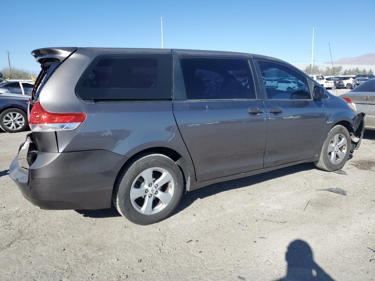 2011 Toyota Sienna - Image 3