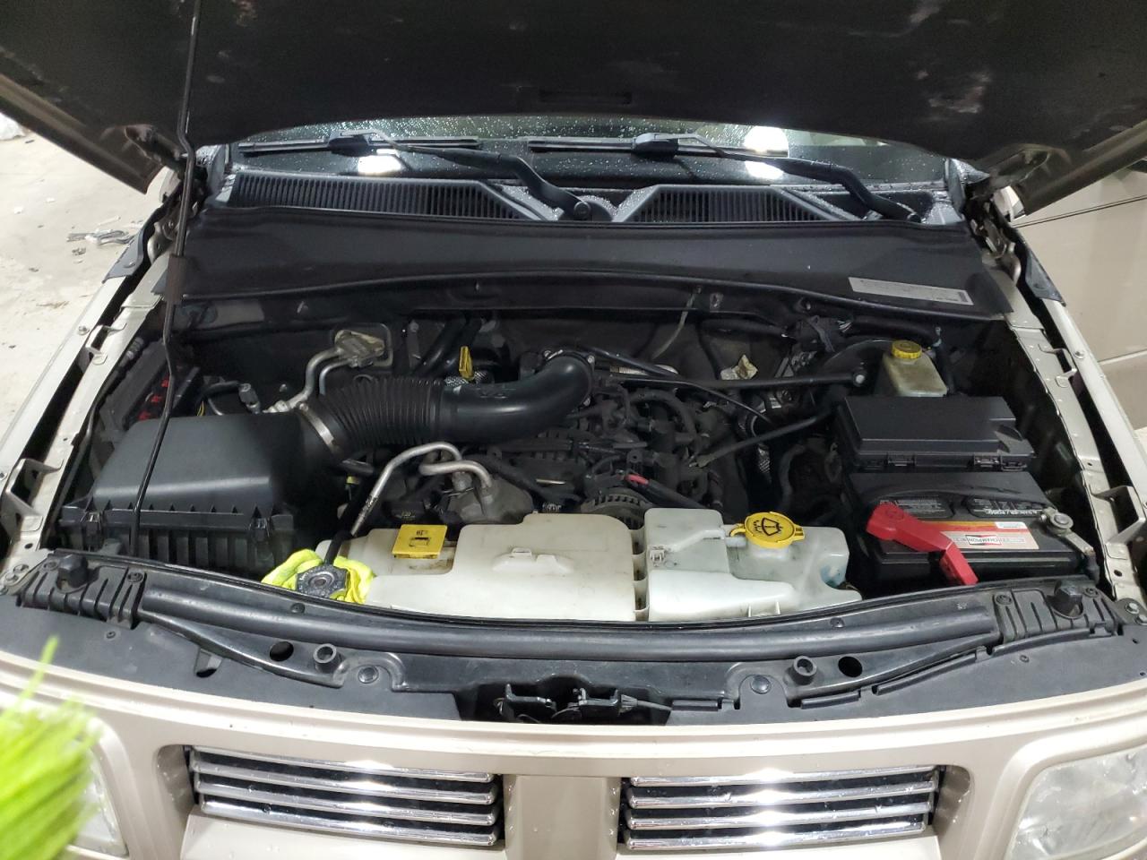 2010 Dodge Nitro - Image 12
