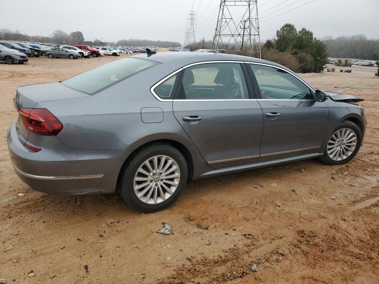2017 Volkswagen Passat - Image 3